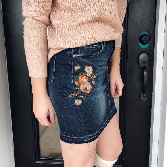 **CLEARANCE** Denim Embroidered Flowers Skirt - Picture 2 of 3